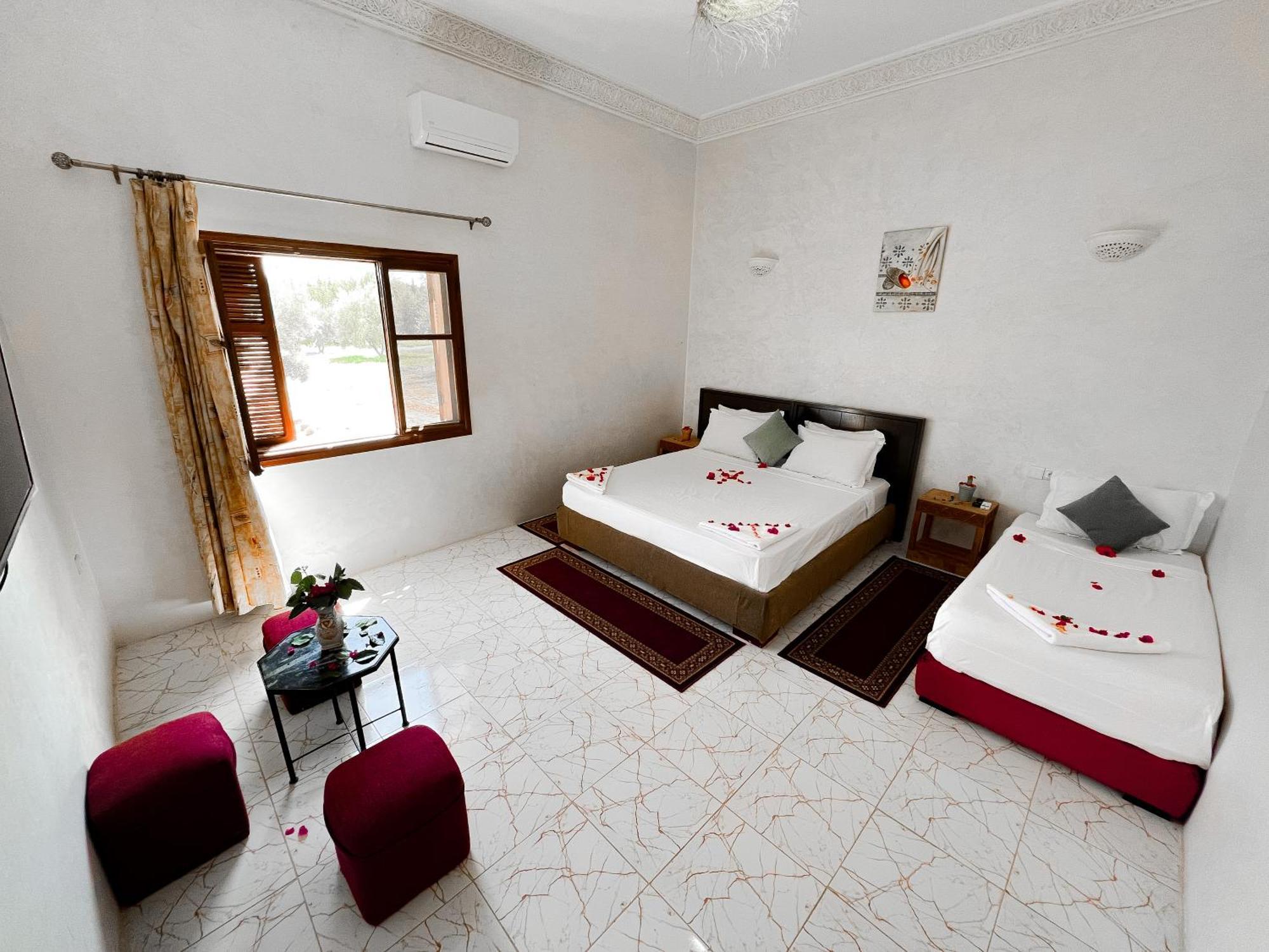 Guest House Qodwa Sidi Abdallah Ghiat エクステリア 写真